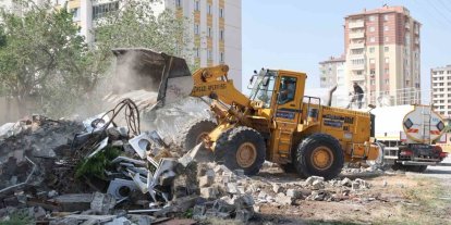 Yıldırım Beyazıt’ta 9 gecekondu kaldırılarak yerini park alanına bıraktı