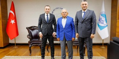 Başkan Büyükkılıç, şehrin farklı kesimlerinden konuklarını makamında ağırladı