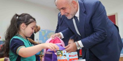 Bu ilçede tüm öğrencilere çanta ve kırtasiye seti hediye