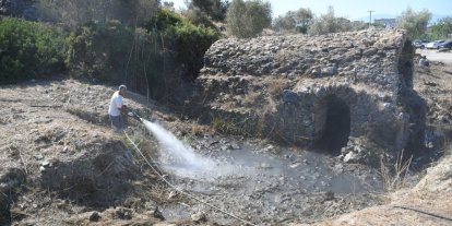 Kuşadası’nda tarihi Roma Hamamı’nda temizlik çalışması