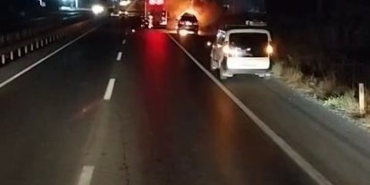 Bursa’da lüks otomobil alevlere teslim oldu: O anlar kamerada