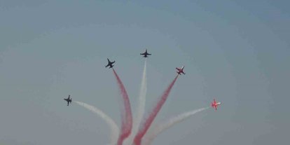 Türk Yıldızları’ndan Yalova semalarında nefes kesen gösteri