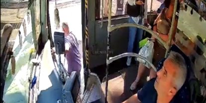 Minibüste fenalaşan yolcuyu şoför hastaneye yetiştirdi