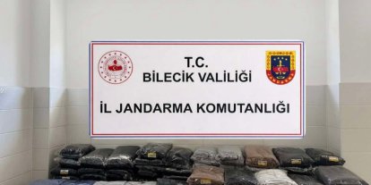 Yolcu otobüsünde 750 bin liralık kaçak giyim ele geçirildi