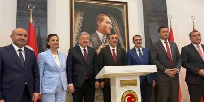 Cumhurbaşkanı Yardımcısı Yılmaz, Eskişehir Valiliğini ziyaret etti