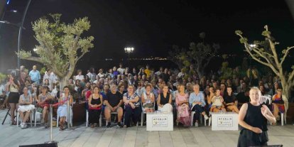 Ayvalık’ta tarihi Gümrük Meydanı sanatseverlerin buluşma noktası oldu
