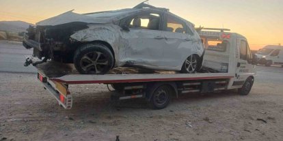 Ankara’da kontrolünü kaybeden otomobil yoldan çıktı: 1 ölü, 1 yaralı