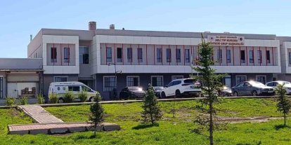 Evinde bıçaklanan adam hayatını kaybetti
