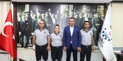 Çiğli’de silahlı saldırganı yakalayan güvenlik ekibine ödül
