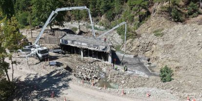 Andırın’da 53 yıllık köprünün yerine yeni köprü yapılıyor