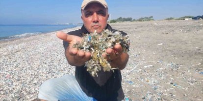Tarsus-Kazanlı sahilinde plastik kirliliği