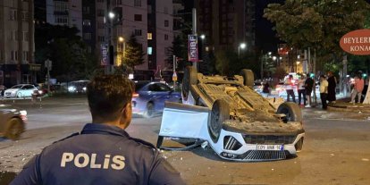 Otomobille çarpışan SUV araç takla attı: 2 yaralı