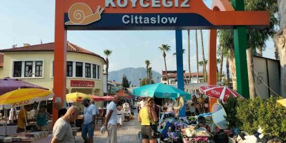 Köyceğiz’de ikinci el pazarı sıcak havadan etkilendi