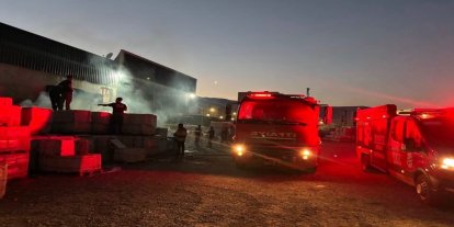 Kırıkhan’da inşaat malzemeleri satan iş yerinde yangın çıktı