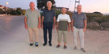 Burhaniye’ de kaldırımsız cadde kazalara davetiye çıkarıyor