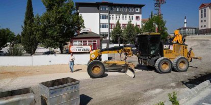 Belediye ekipleri okullar bölgesini yeni eğitim yılına hazırlıyor