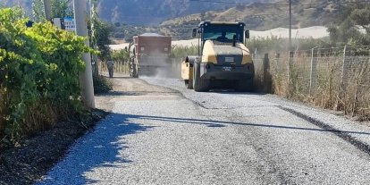Umurlu’da asfaltlama çalışmaları devam ediyor