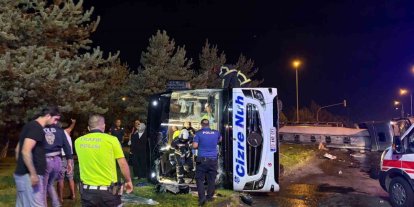Kayseri’de yolcu otobüsü yakıt tankeri ile çarpıştı, yaralılar var.
