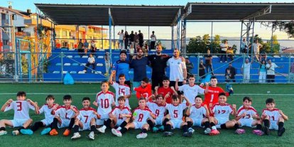Körfez Gençlerbirliği U12 takımı minikler turnuvasında namağlup şampiyon oldu