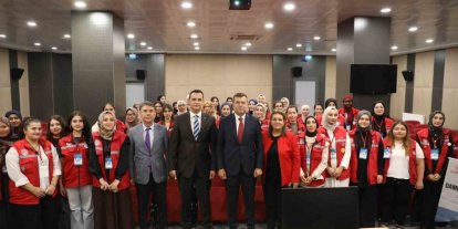 Damla Gönüllülük Hareketi gençleri Niğde Valiliği’nde ağırlandı