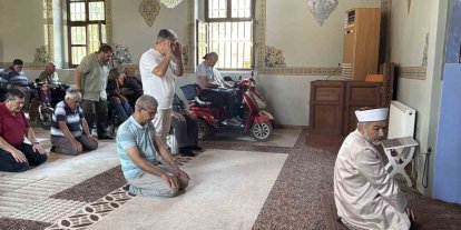 Asırlık cami 17 yıldır ibadetin önündeki "engelleri" kaldırıyor