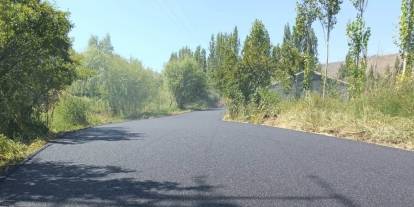 Kağızman’da köy yollarında asfalt seferberliği: 7 kilometrelik yol yenileniyor