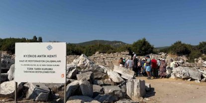 Yunan turistlerden Kyzikos Antik Kenti’ne ziyaret