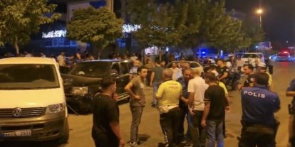 ‘Dur’ ihtarına uymayarak kaçan sürücü, park halindeki 4 araca çarptı