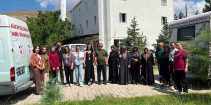 Sağlık ekipleri Yurtbaşı Mahallesi’nde vatandaşlarla buluştu