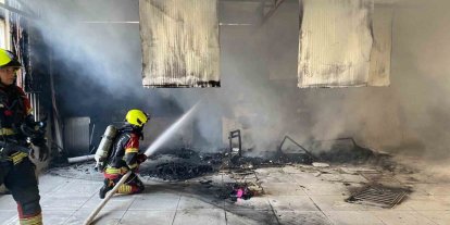 Balıkesir’de balkonda çıkan yangın tüm binayı yakıyordu