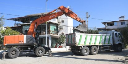 Kuşadası’nda 12 bin metrekarelik yeni yol çalışması başladı