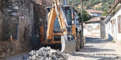 Koçarlı’da yol yenileme çalışmaları sürüyor