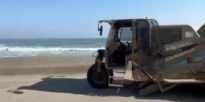 Akçakoca’da plajlarda temizlik ve kum tesviyesi çalışması