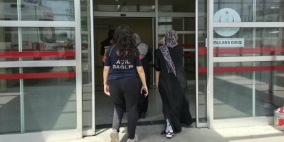 Motosiklet yayalara çarptı: 2 yaralı