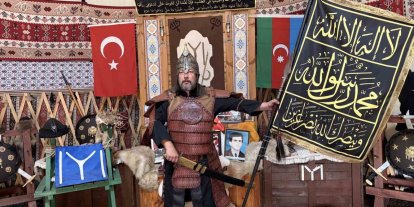 Kendi kurduğu otağında Malazgirt Zaferi’nin 955. yıl dönümünü kutladı