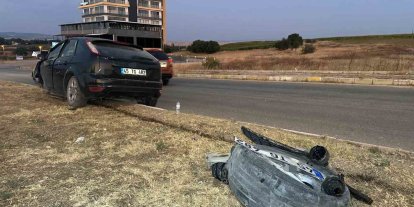 Uşak’ta otomobil refüje çıktı: 2 yaralı