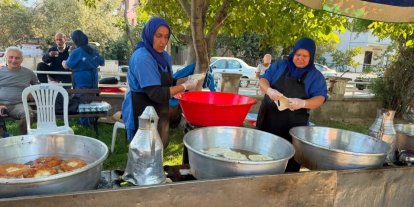 Burhaniye’de geleneksel lokma hayrı yapıldı