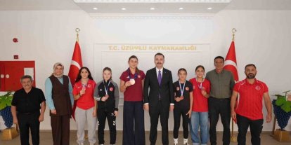 Üzümlü’de başarılı güreşçilerden Kaymakam Hökelekli’ye ziyaret