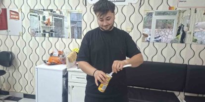 Hisarcıklı kuaför eski jiletleri çöpe atmıyor, sokak hayvanlarını koruyor