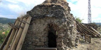 Atıl vaziyetteki hamam restore edilmeyi bekliyor