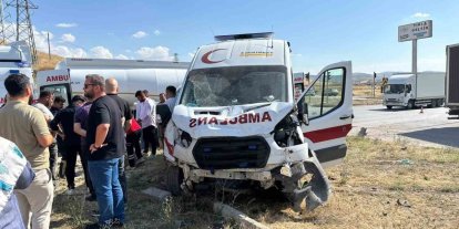 Çorum’da ambulans ile cip çarpıştı: 5 yaralı