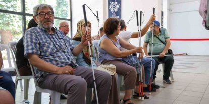 Başkan Çerçioğlu’ndan görme engelli vatandaşlara beyaz baston desteği