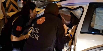 Otomobiliyle direğe çarpan sürücünün can pazarı