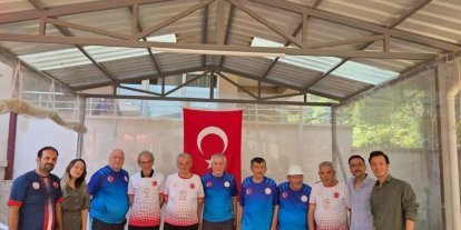 Bocce maçında dostluk kazandı