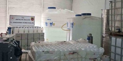 Kolonya imalatı adı altında sahte içki üretilen iş yerine operasyon