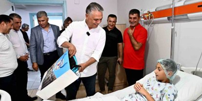 Başkan Uysal’dan sünnet olan çocuklara ziyaret