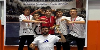 Tavşanlı güreş takımı U 15’lerde Sakarya’da şampiyon oldu