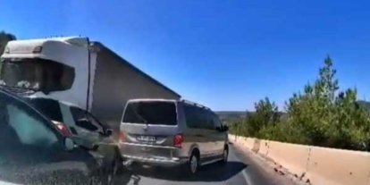 Milas’taki 5 araçlı kaza kameraya yansıdı