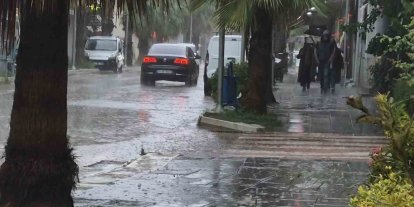 Bartın’da sağanak hayatı olumsuz etkiledi