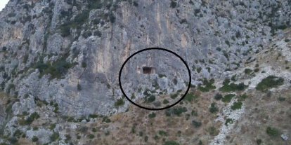 Dağ yüzeyindeki mağarada mahsur kalan şahıs kurtarıldı
